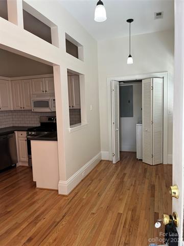 Building Photo - 2114 Crescent Ave