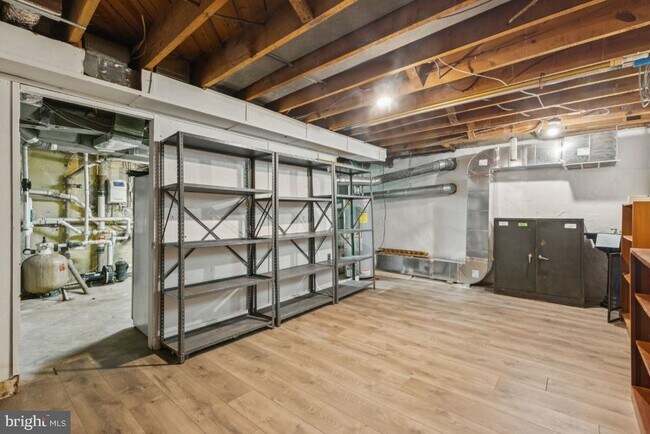 Building Photo - 1610 N Greenbrier St