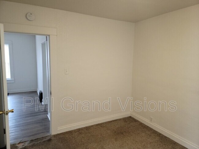 Building Photo - 1060 2nd St