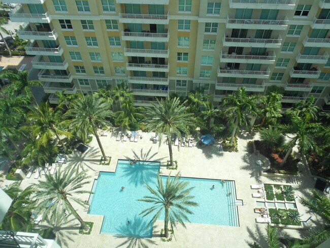 Building Photo - 700 E Boynton Beach Blvd