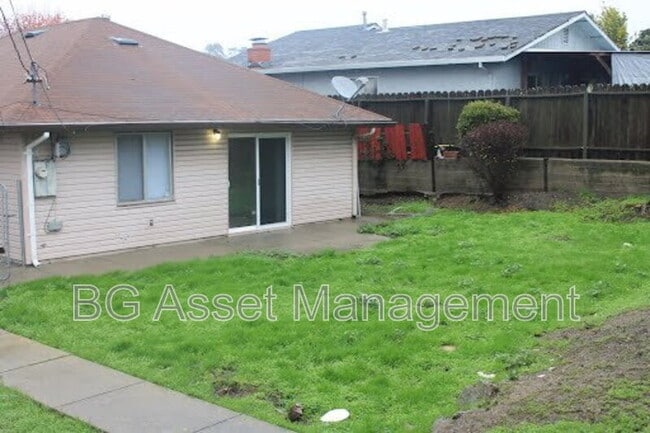 Building Photo - 3112 Groom Dr