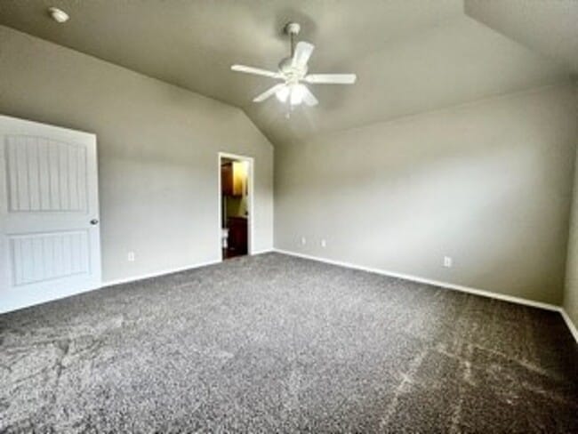 Building Photo - Spacious 3-Bed, 2.5-Bath Fourplex with Gar...