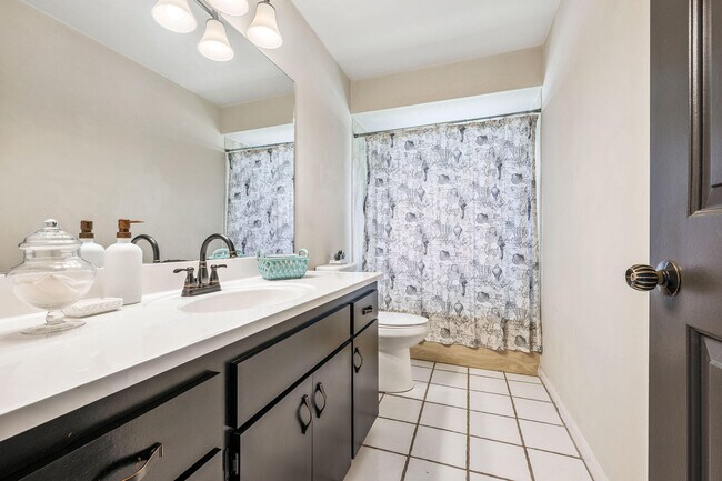 Building Photo - 11729 Greenbriar Cir