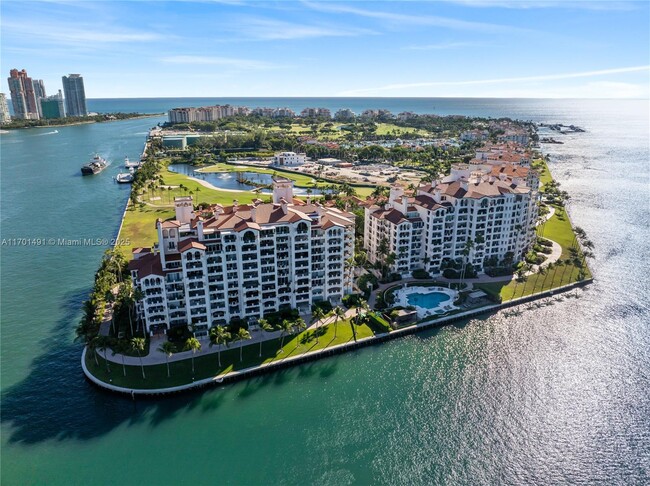 Building Photo - 19112 Fisher Island Dr