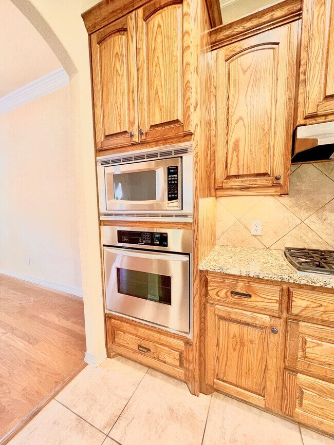 Building Photo - 401 Shumard Oak Trail