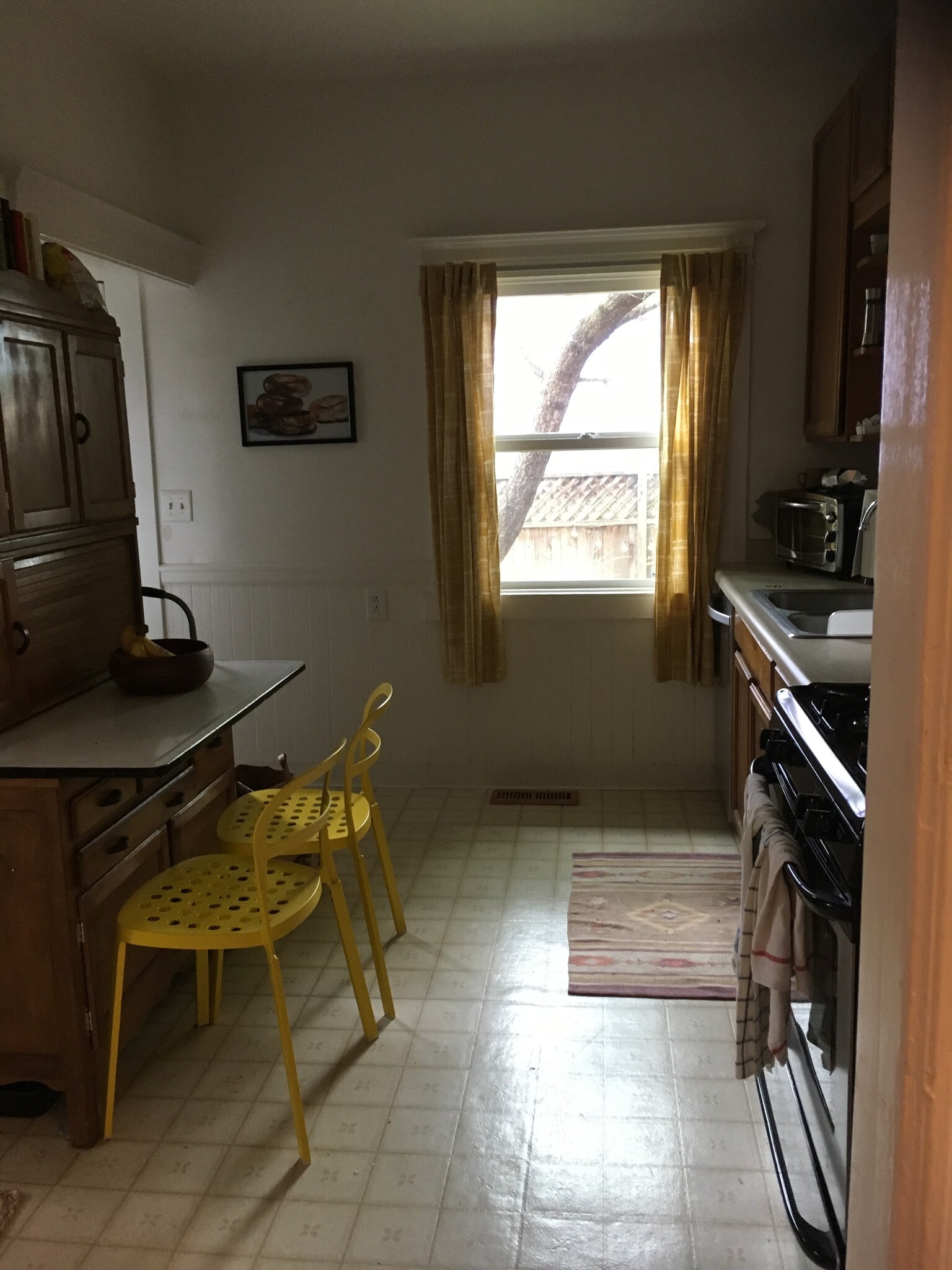 kitchen view with tennants items - 1652 RUSSELL ST