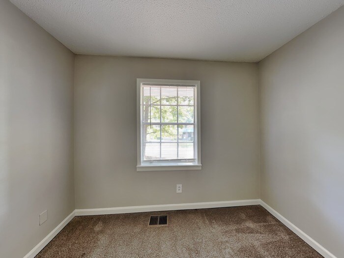 Building Photo - 1540 Walnut Ridge Ct