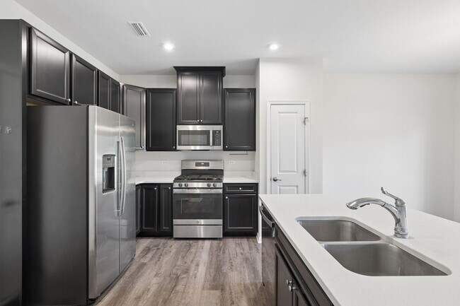Building Photo - 3404 Helene Rieder Dr