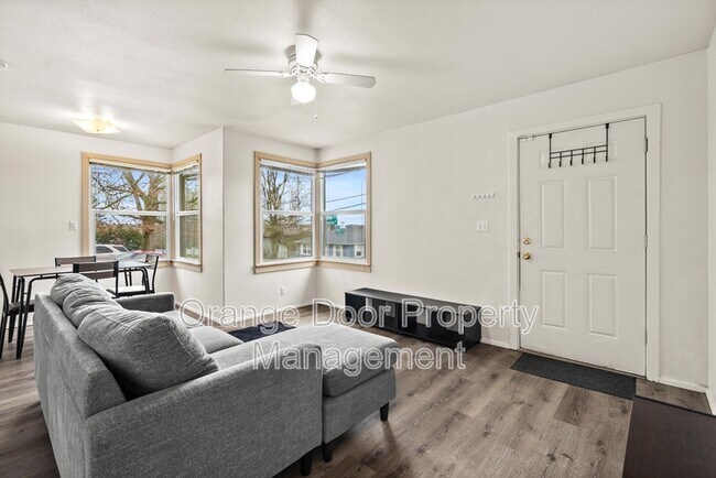 Building Photo - 51 S Arizona Ave