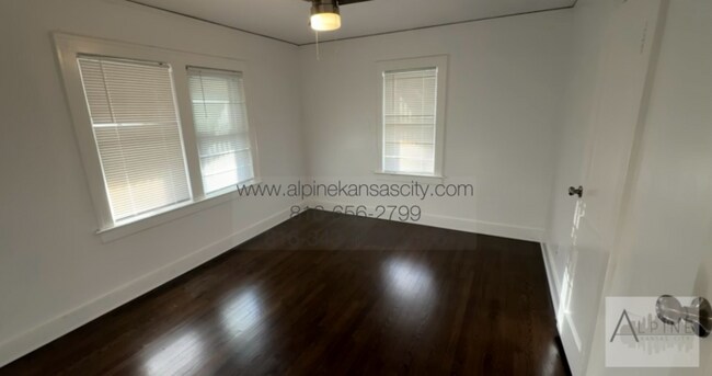 Building Photo - Updated Midtown Home AT Blue Hills Park! Corner Lot, Garage & Carport!