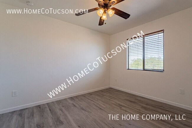 Building Photo - 6645 E Gehrig Ln