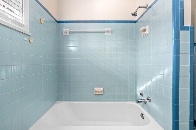 Building Photo - 615 Forestdale Dr