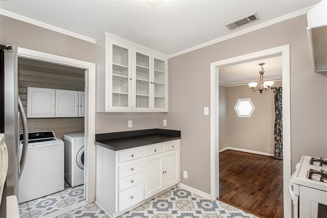 Building Photo - 8642 Daytonia Ave