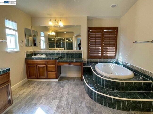 Building Photo - 9332 Mediar Dr