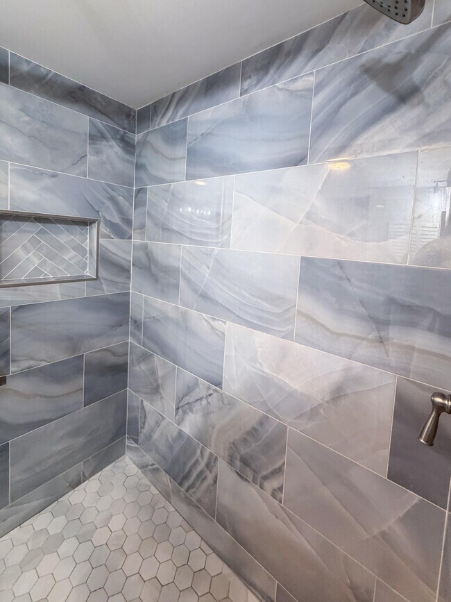 Building Photo - 10200 S Ocean Dr