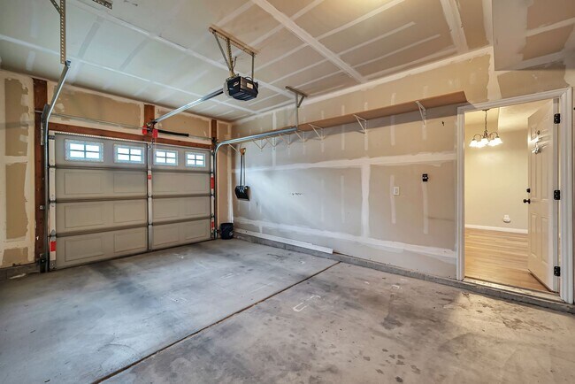 Building Photo - Beautiful Riverton Townhome in Gated Community w 1 car garage attached