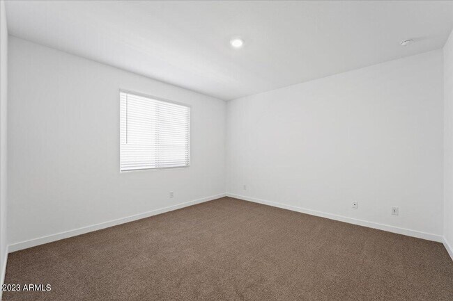 Building Photo - 17021 W Echo Ln