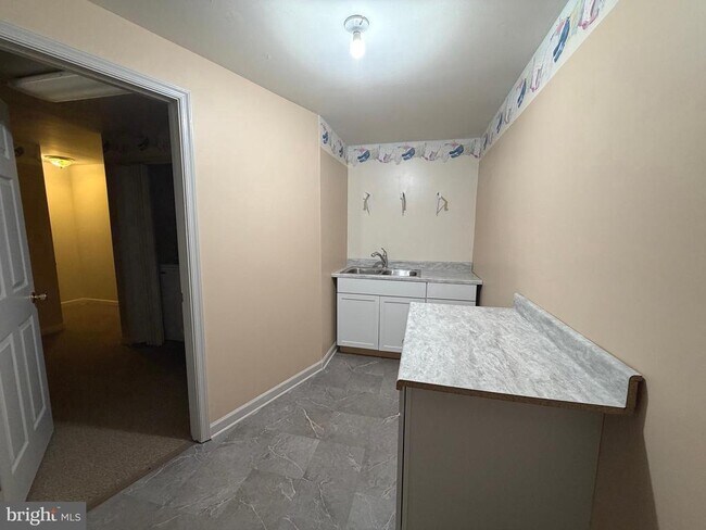 Building Photo - 407 Tamarack Cir