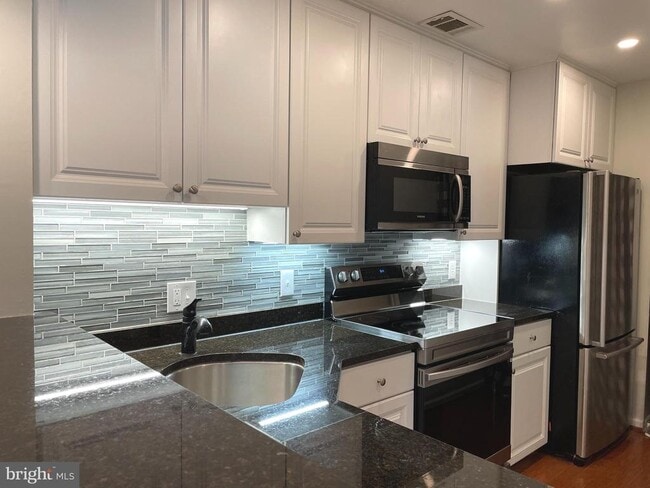 Building Photo - 5804 Inman Park Cir