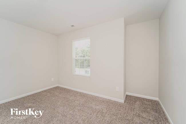 Building Photo - 13130 Circle Dr