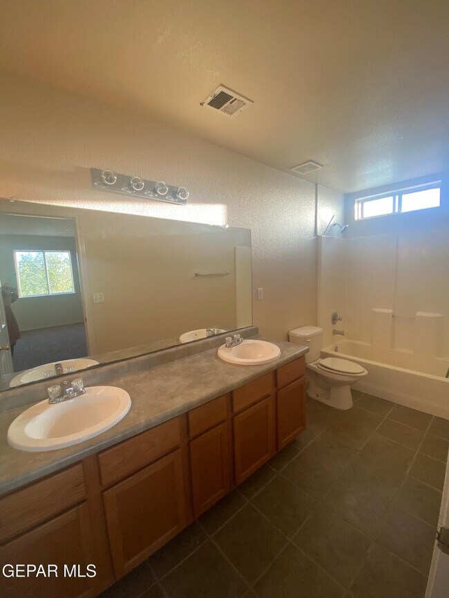 Building Photo - 745 Paseo Sereno Dr