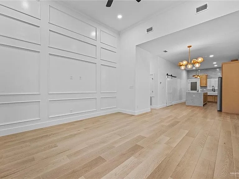 Building Photo - 645 Esplanade Ct