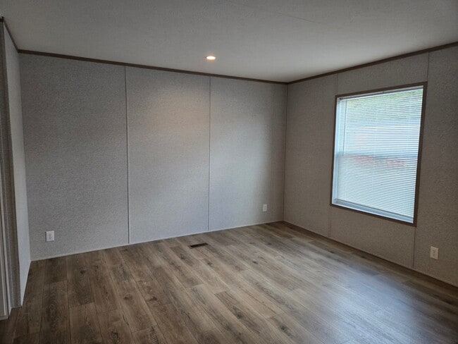 Building Photo - 2121 Panhandle Rd