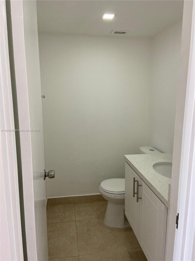 Building Photo - 13155 Ixora Ct