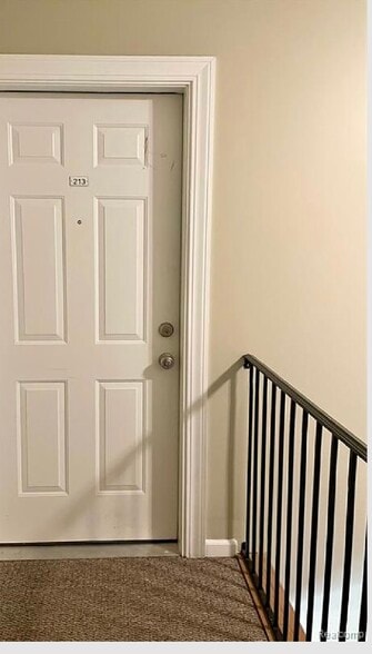 Building Photo - 525 Fairbrook St