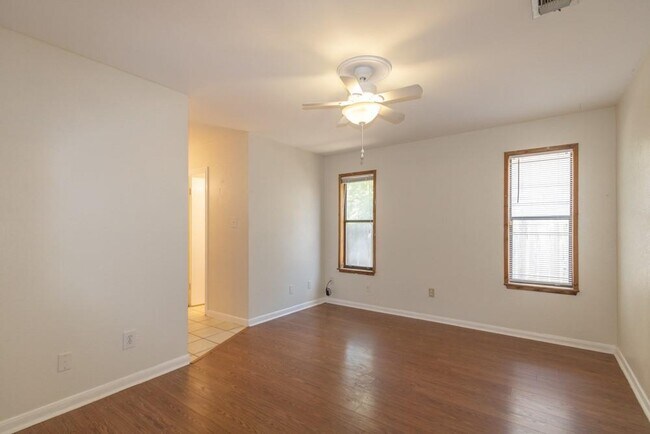 Building Photo - 10200 Missel Thrush Dr