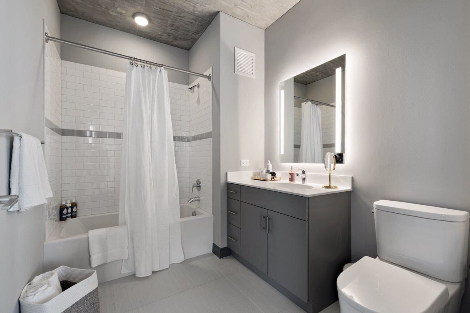 Building Photo - 1314 W Randolph St