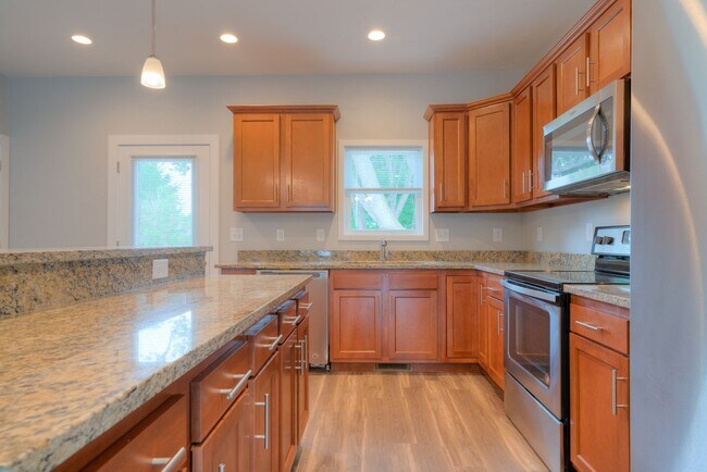 Building Photo - Uptown Village- 3 BR 3.5 Bath Townhome