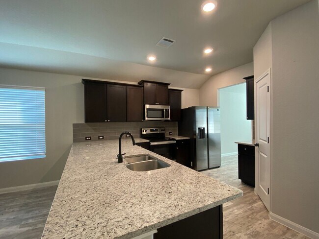 Building Photo - Voss Farms / Fridge Included / Separate Di...