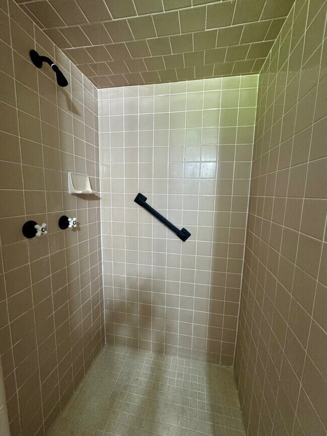 Building Photo - "Charming 3-Bedroom Gem with 2 Full Baths on 54th Street – Spacious 1,725 Sq Ft Haven in Lubbock!"