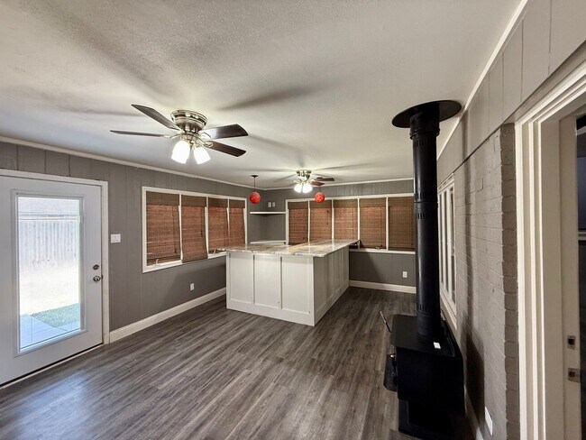 Building Photo - So many Amenities!