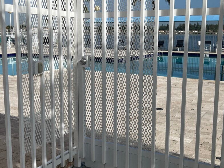 Building Photo - 1155 NW 124th Pl