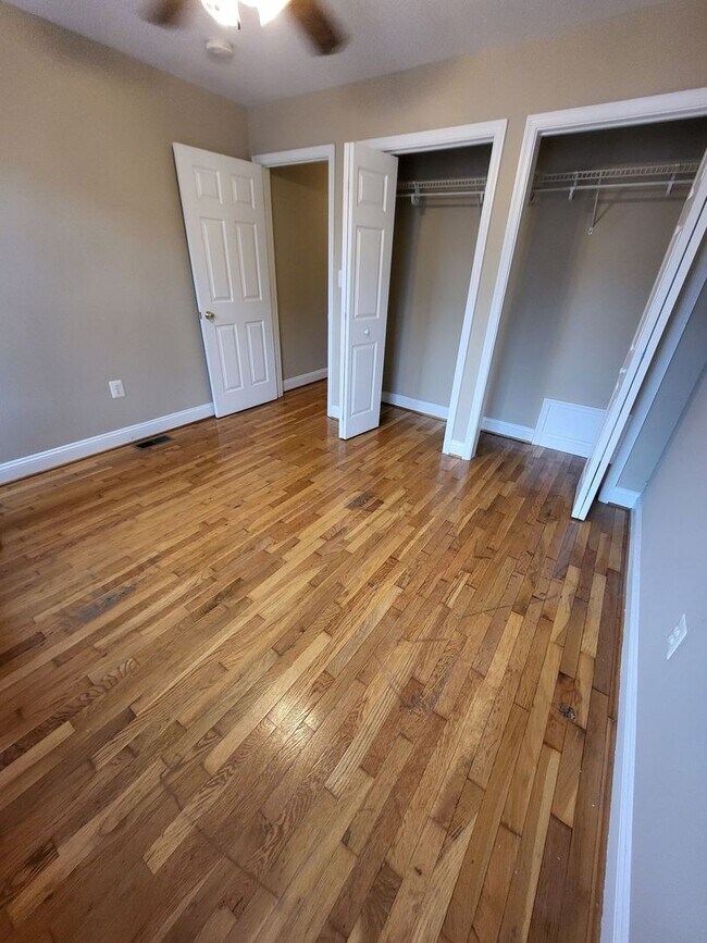 Building Photo - 1114 Sterrett St