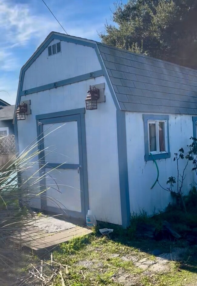 Building Photo - Cute and Quaint One bedroom in Petaluma. P...