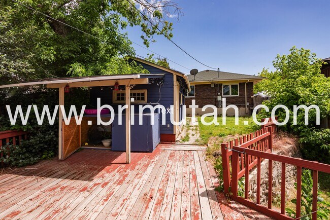 Building Photo - 1475 E Michigan Ave