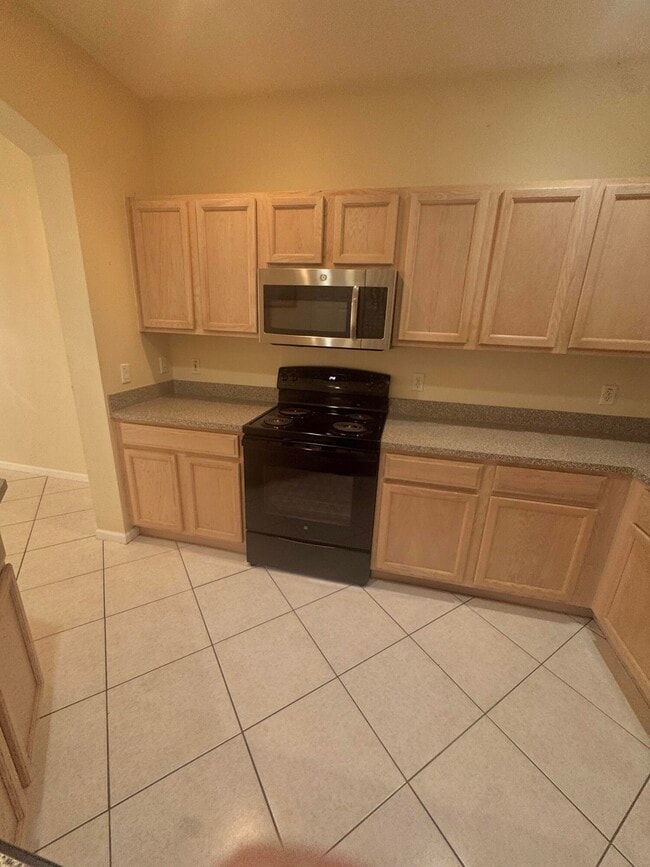 Building Photo - 8171 Bellagio Ln