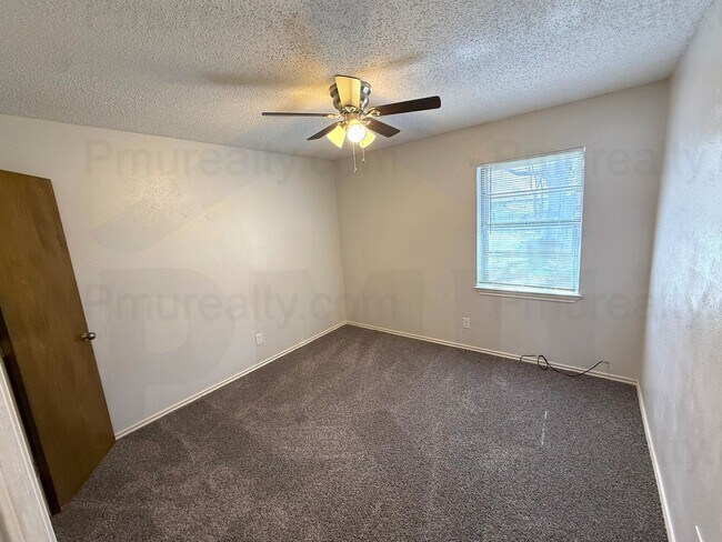 Building Photo - AVAILABLE NOW!!! Lovely 3-Bedroom 1.5-Bathroom in Duncanville - Two blocks from the Duncanville H...