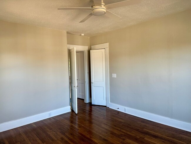 Building Photo - Beautifully renovated 2 bed 1 bath in Down...