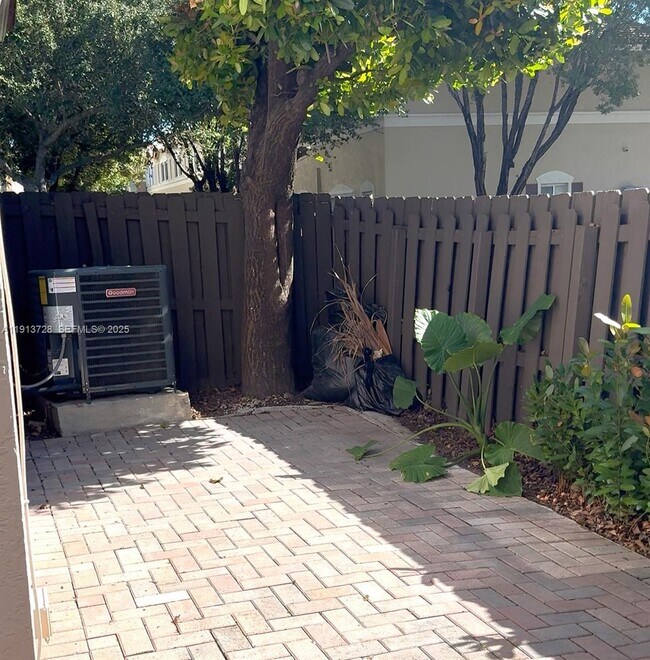 Building Photo - 10802 NW 84th Ln