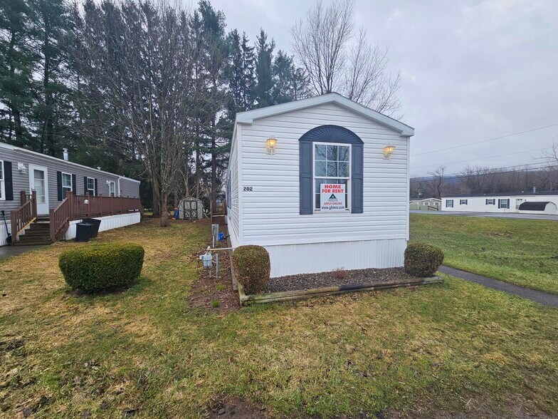 Building Photo - 202 Elm Ln