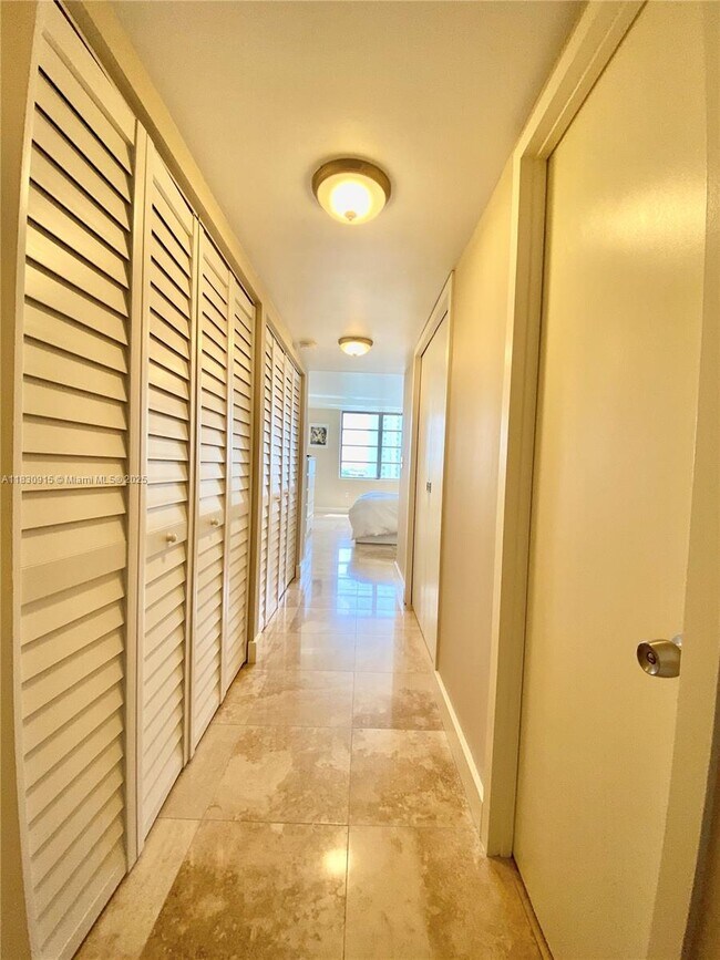 Building Photo - 2333 Brickell Ave
