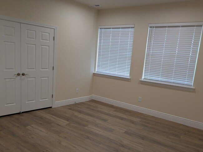 Building Photo - 5145 Mile High Cir