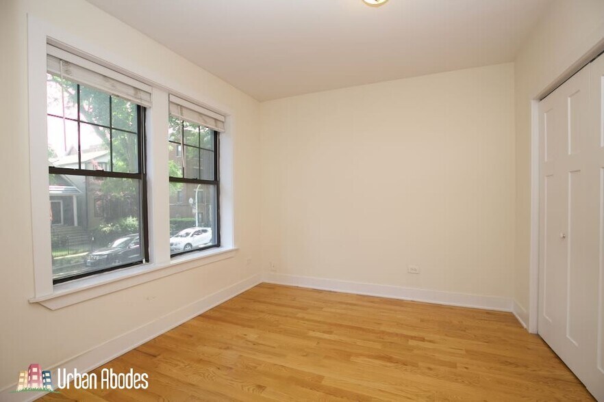 Building Photo - 1446 W Byron St