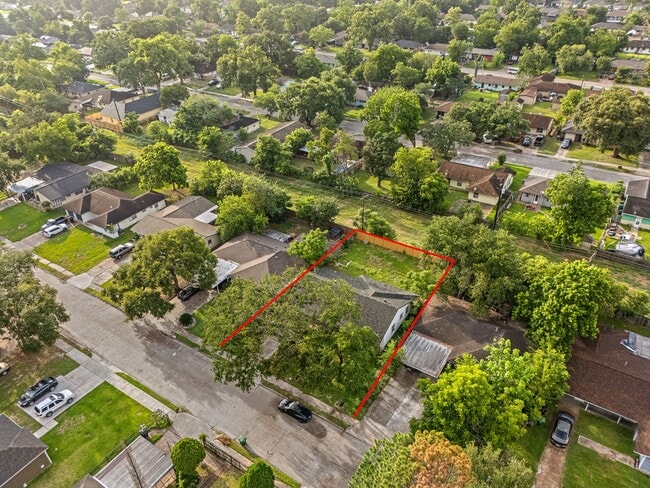 Building Photo - 5859 Flamingo Dr