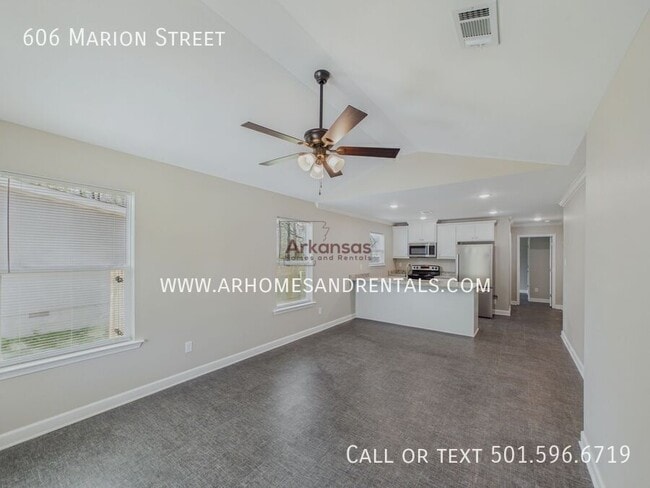 Building Photo - 606 Marion St