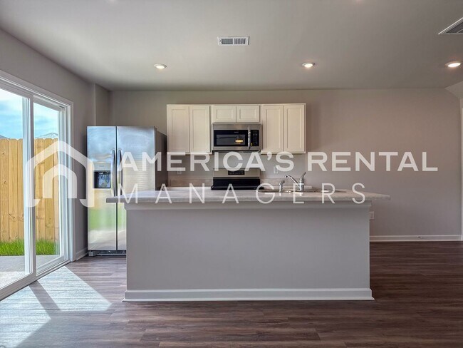 Building Photo - Home in Lincoln, AL for Rent! Available to View Now!